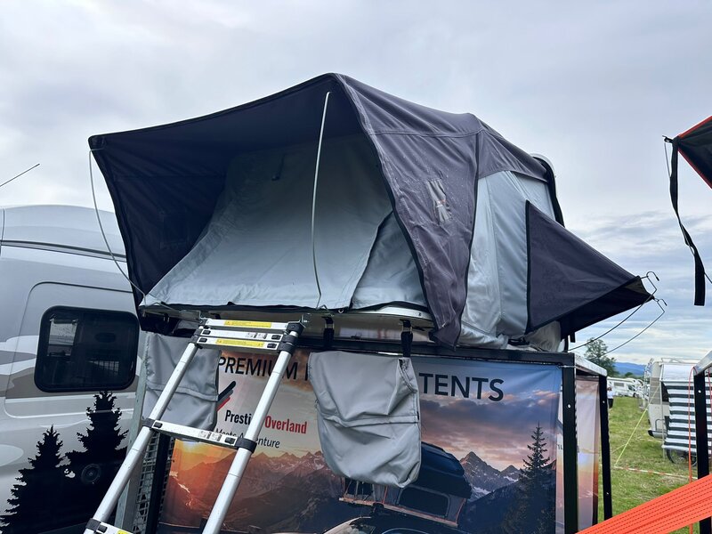 Inchiriez cort auto rooftop premium