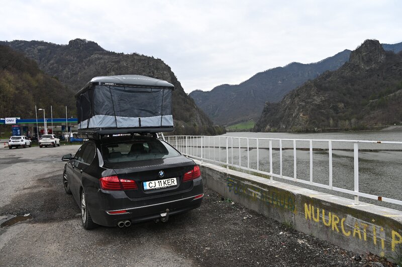 Inchiriez cort auto rooftop premium